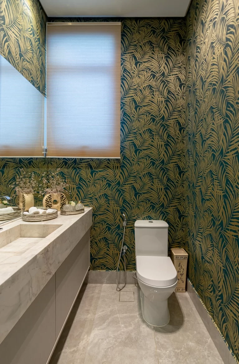 Lavabo com papel de parede botânico